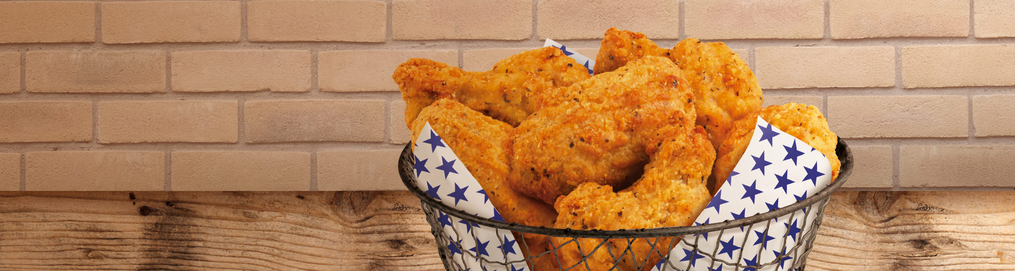 alitas de pollo en un bol