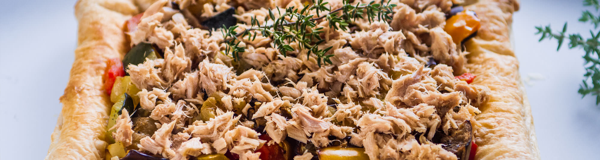Hojaldres de verduras con atún en escabeche