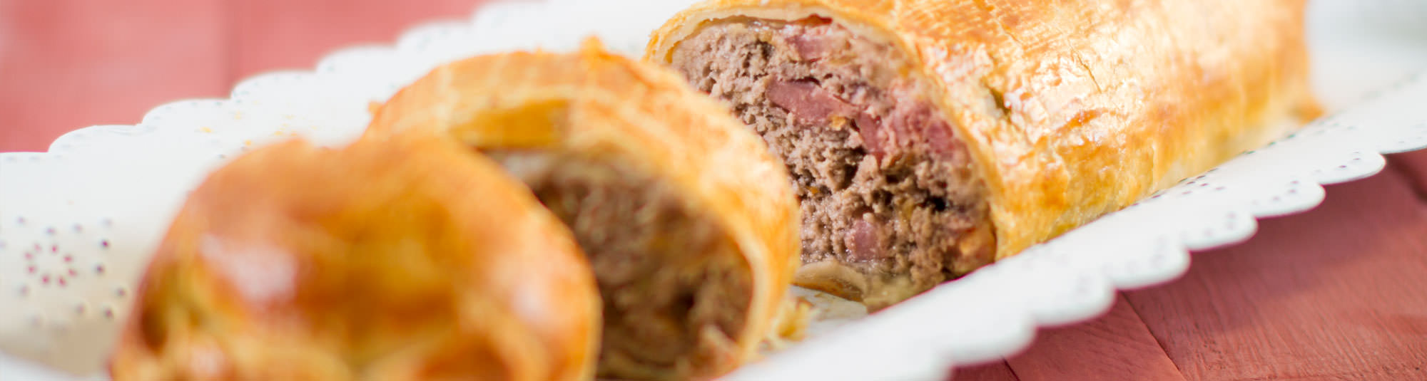 Rollo de carne picada en corteza